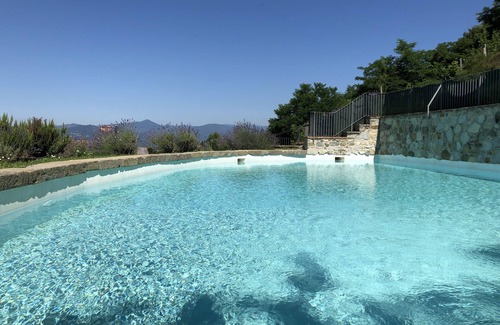 San Terenzo Monti Villa | PODERE BEATRICE 12P by VILLASRETREATS w/Pool, WiFi, BBQ, Chef, near 5 Terre