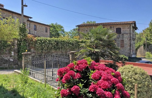 San Terenzo Monti Villa | PODERE BEATRICE 12P by VILLASRETREATS w/Pool, WiFi, BBQ, Chef, near 5 Terre