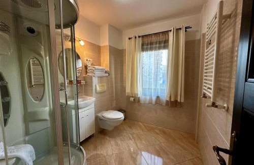 Bacau Hotel | Podu' cu Lanturi