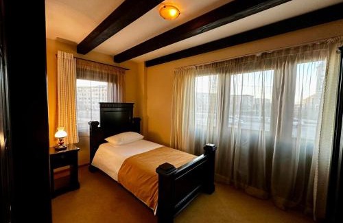 Bacau Hotel | Podu' cu Lanturi