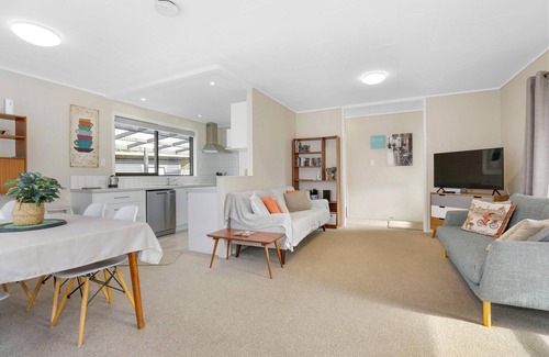 Owhata House | Poet's Corner - 3 Bedrooms | 1 Bathroom in Poet's Corner