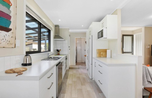 Owhata House | Poet's Corner - 3 Bedrooms | 1 Bathroom in Poet's Corner