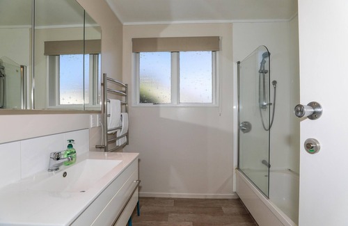 Owhata House | Poet's Corner - 3 Bedrooms | 1 Bathroom in Poet's Corner