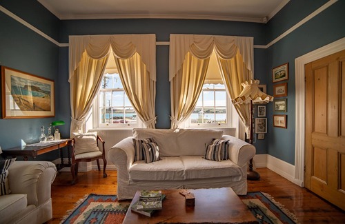 Stanley Bed & Breakfast | Poet's Cottage Stanley