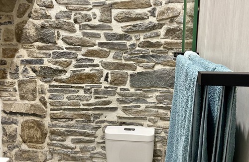 Stanley Bed & Breakfast | Poet's Cottage Stanley