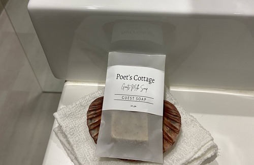 Stanley Bed & Breakfast | Poet's Cottage Stanley