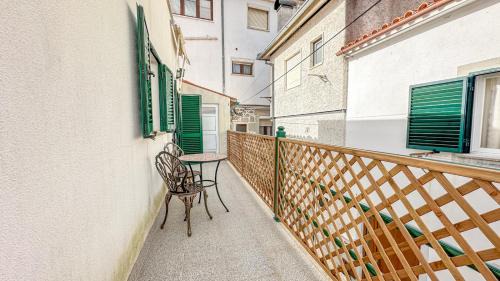 Avo House | Poets Tavern & Inn