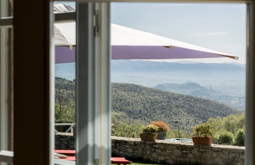 Doglio House | Poggio Posillipo pristine, wild Umbria.