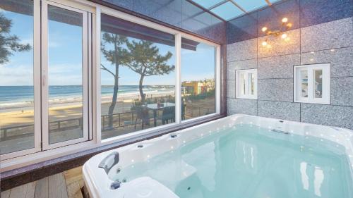 Pohang House | Pohang Playbeach Poolvilla