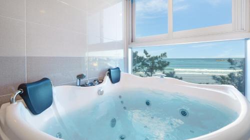 Pohang House | Pohang Playbeach Poolvilla