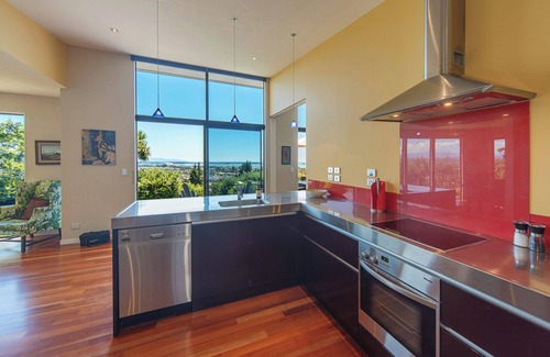Richmond House | Pohutukawa House - Modern Home with Swimming Pool and Stunning Panoramic Views