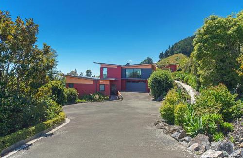 Richmond House | Pohutukawa House