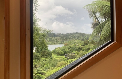 Lake Tarawera House | Pohutukawa Lake House. Relax in comfort in our well equipped lake house.
