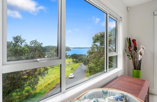 Mahurangi East House | Pohutukawa Paradise - Martins Bay Holiday Home