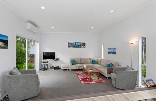 Mangawhai Heads House | Pohutukawa Peace - Mangawhai Holiday Home