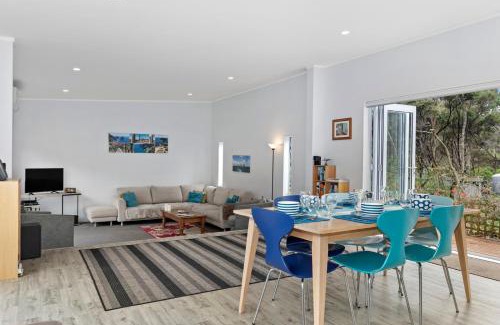 Mangawhai Heads House | Pohutukawa Peace - Mangawhai Holiday Home