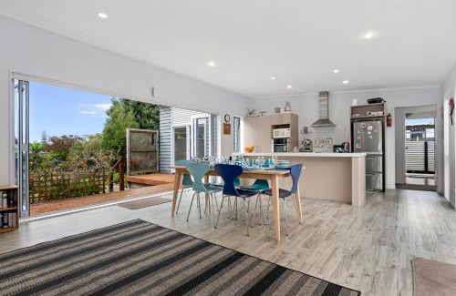 Mangawhai Heads House | Pohutukawa Peace - Mangawhai Holiday Home
