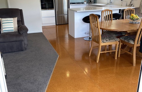 Cable Bay House | Pohutukawa Retreat - Cable Bay