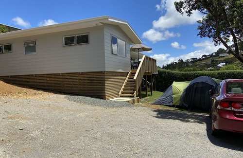 Cable Bay House | Pohutukawa Retreat - Cable Bay