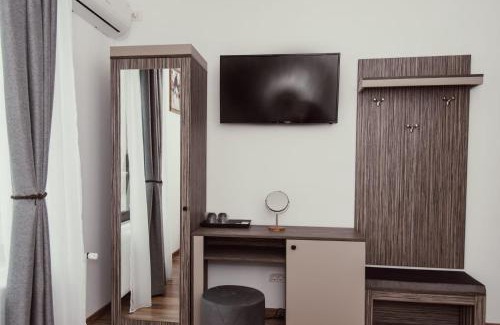 Cornu House | Poiana Verde Garden House