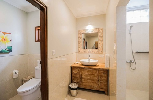 Gretek Hotel | Poinciana Resort Bali