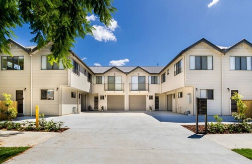 Beerwah Apartment | 'Poinciana' @ Sunlight Swan - Beerwah - sleeps 6