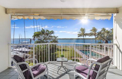 Runaway Bay Apartment | Poinsettia Beach Broadwater Retreat