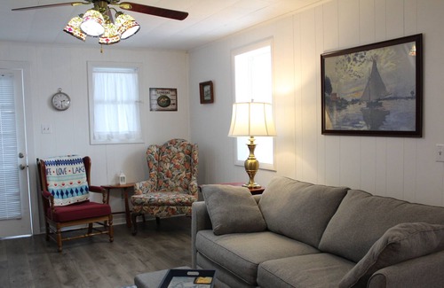 Kent Cottage | Point Breeze Cozy cottage