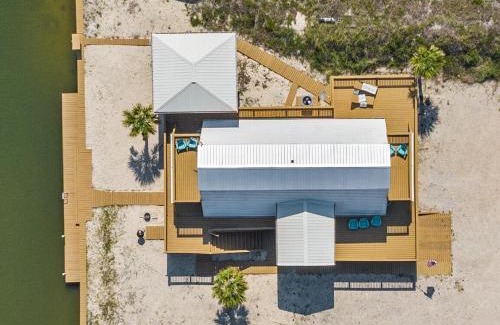 Silver Cay House | Point Breeze Waterfront Beach Cottage