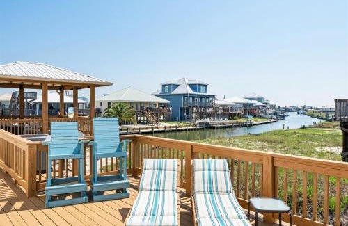 Silver Cay House | Point Breeze Waterfront Beach Cottage