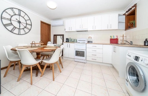 Point Clare Apartment | Point Clare - Relax and unwind - Greenery & Birdsongs