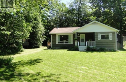 Huron-Kinloss Cottage | Point Clark Cottage Getaway