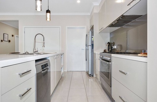 Point Cook House | Point Cook Serenity Stay 4 Bedrooms