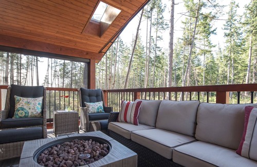 Comox House | Point Holmes Carriage House