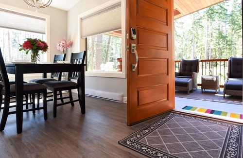 Comox House | Point Holmes Carriage House
