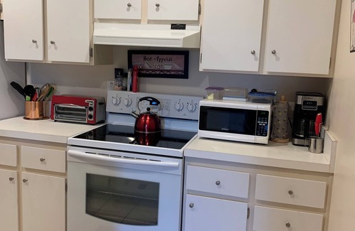 Point Loma Heights Condo | Point Loma/OB gem resort like complex. Top floor with elevator. Great amenities