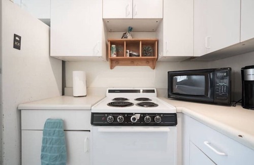 Roseville - Fleet Ridge Apartment | Point Loma Studio w/kitchen, private entrance, and private yard