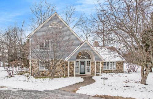 Benton Harbor House | Point O' Woods