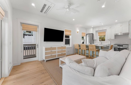 Rosemary Beach Cottage | Point of View Carriage House - Close to Cabana Pool and North Barrett Square!