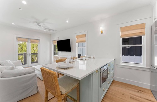 Rosemary Beach Cottage | Point of View Carriage House - Close to Cabana Pool and North Barrett Square!