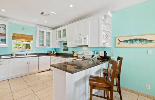 George Town Villa | Point of View: Oceanfront 4bd 4.5ba Luxury Villa w Dock in February Point, Exuma