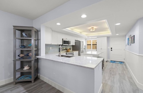Sanibel Condo | Pointe Santo B23: Bright Beachside Oasis Gulf Views