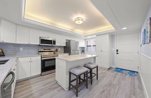 Sanibel Condo | Pointe Santo B23: Bright Beachside Oasis Gulf Views