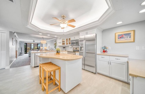 Sanibel Condo | Pointe Santo B25: Tropical Paradise with Gulf Views
