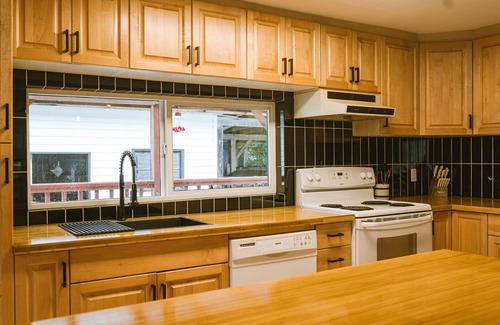Port Renfrew House | Pointless Break - Renfrew Getaway House W/Sauna - 7320 Pacheena Rd