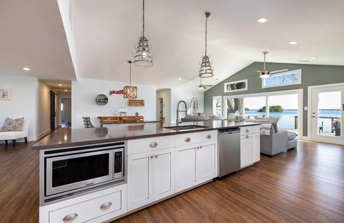 Mayhew House | Points End near Trump Golf Course - Optional Boat Rental