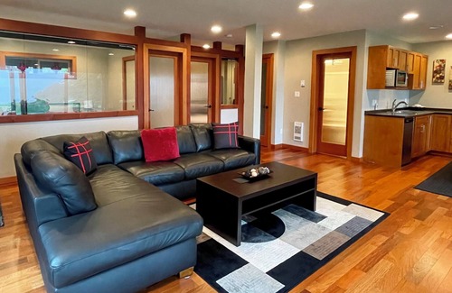 Juan de Fuca Electoral Area House | Points West Oceanfront Resort 2 Bed Ocean Point Suite