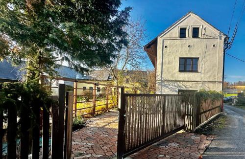 Kocourov Apartment | Pokoj pod Milešovkou
