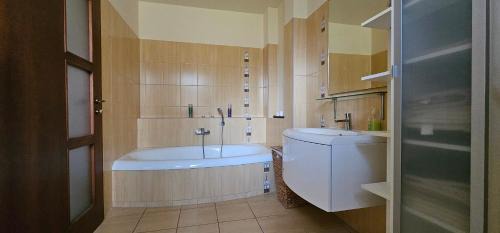 Kostelany House | Pokoj se zimní zahradou - Relax v Chřibech - Kroměříž - Kostelany
