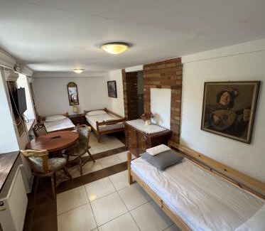 Ploty House | Pokoje pod winogronami